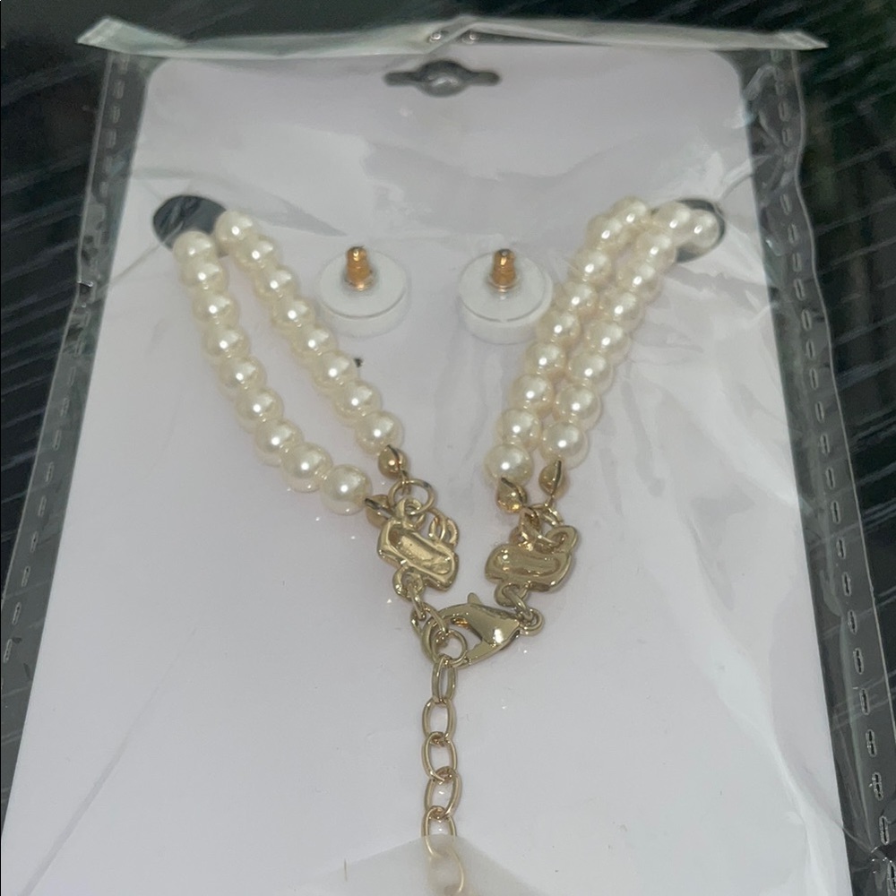 Christina Silver and White Necklace - Picture 4 of 4